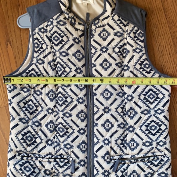 Quilted Aztec Vest - Picture 7 of 7